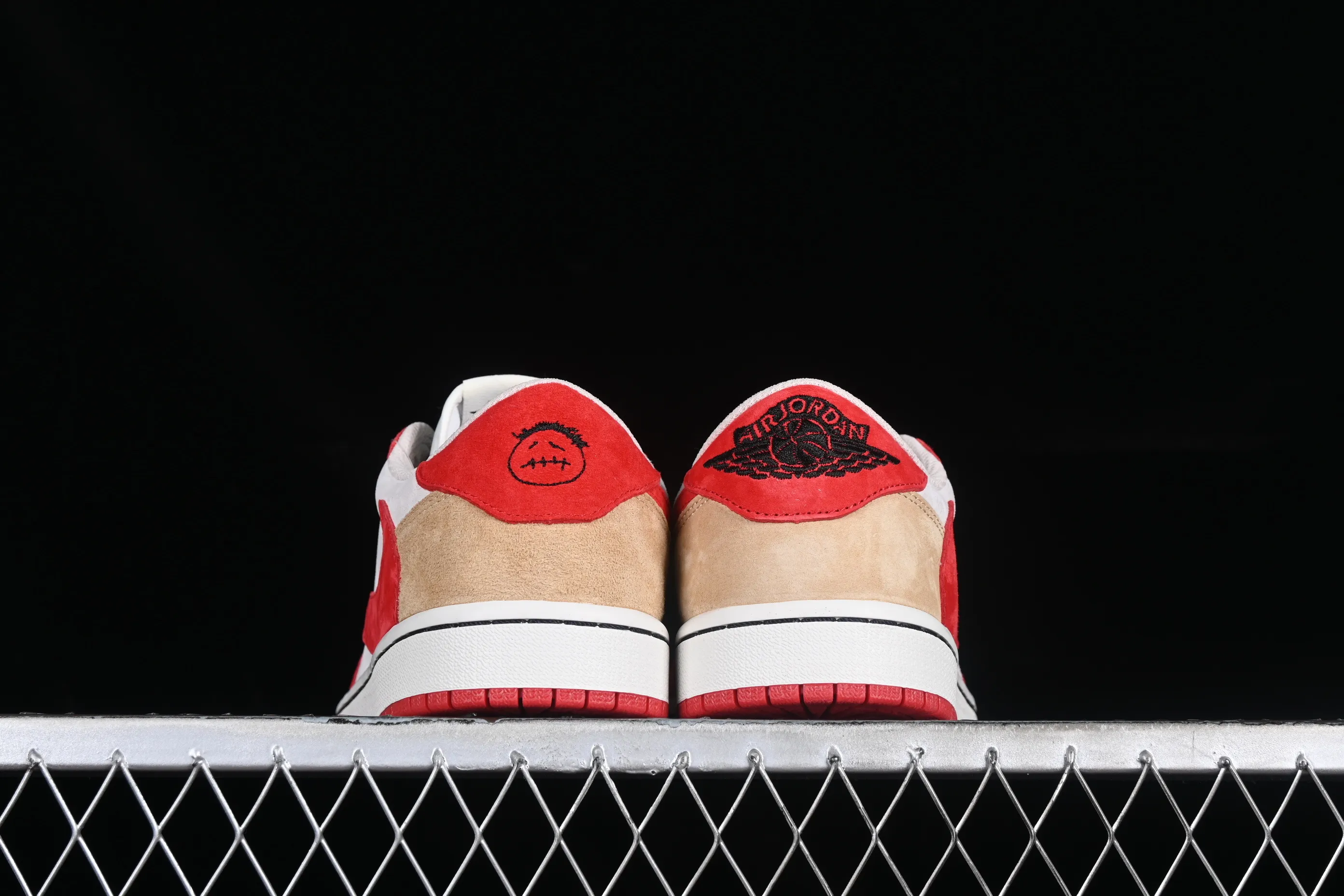 All Categories Air Jordan Jordan Series Basketball Shoes Air Jordan 1 Low Travis Scott x Air Jordan 1 Low OG AJ1 Joe 1 Reversed Overhook Joint Style Casual Sports Basketball Shoes DM7866-698